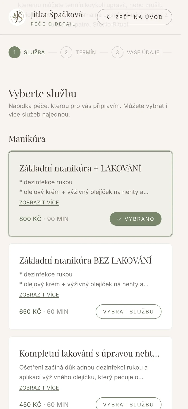 Krok 01: výběr služby v rezervaci s označenou manikúrou